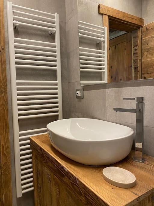 Incantevole Appartamento Stile Chalet Breuil Cervinia Exterior foto